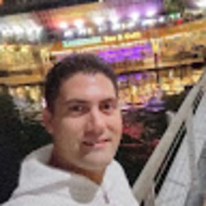 Meet your Posher, Carlos miguel